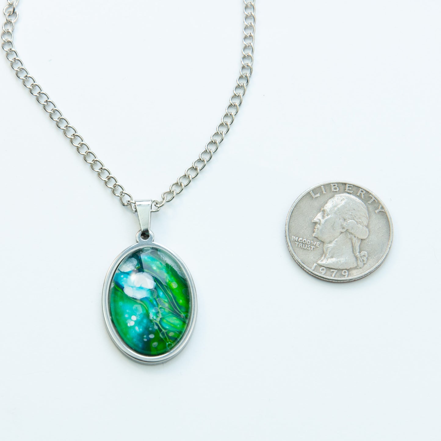 Green Shell Fluid Art Necklace (210)